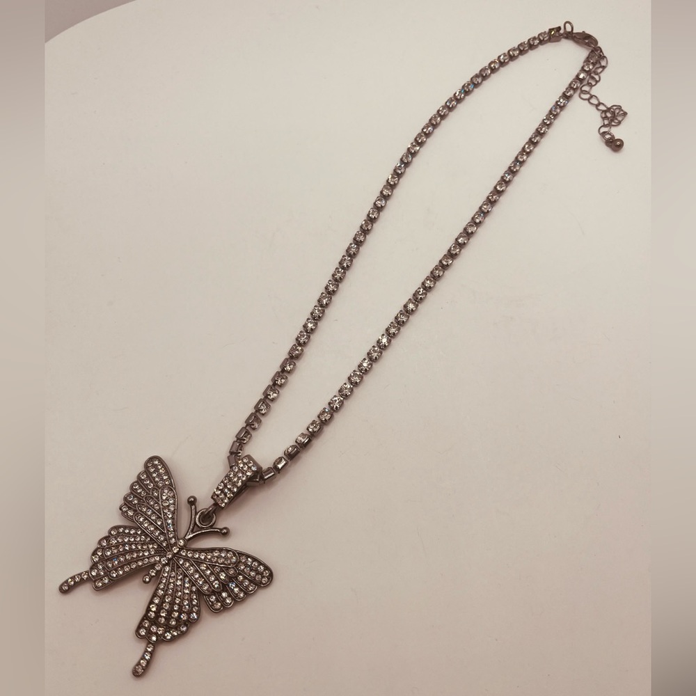 Necklace for women butterfly design - Picture 5 of 5